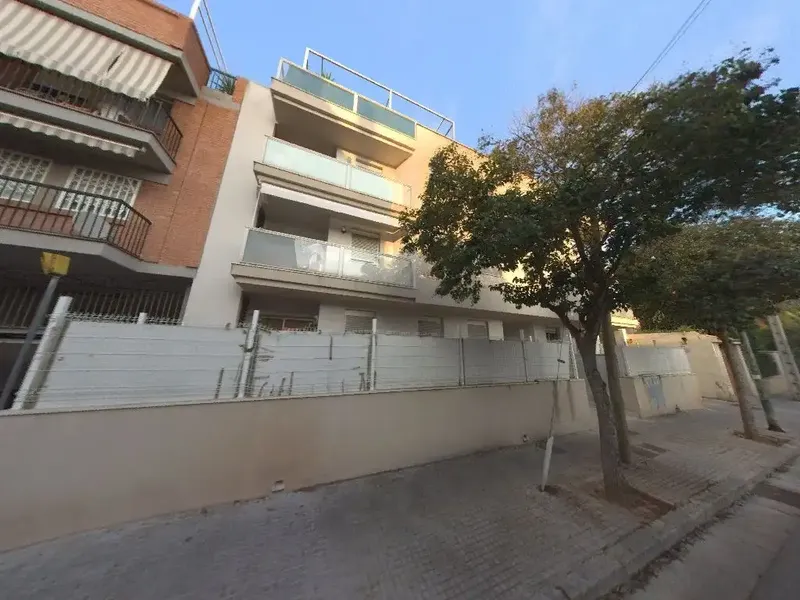 Apartment at auction of 77m2, comprising kitchen, dining room, 2 bedrooms and 2 bathrooms (Data provided by Catastro). — photo 1