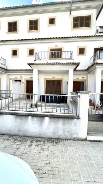Discover your new home in the charming Port of Alcudia! This semi-detached chalet is a gem just 300 meters from the beach, ideal for enjoying — photo 3