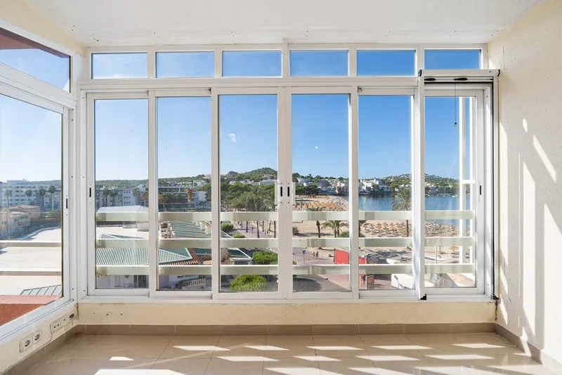 Santa Ponsa beachfront apartment for sale with mountain view and various terraces — photo 6