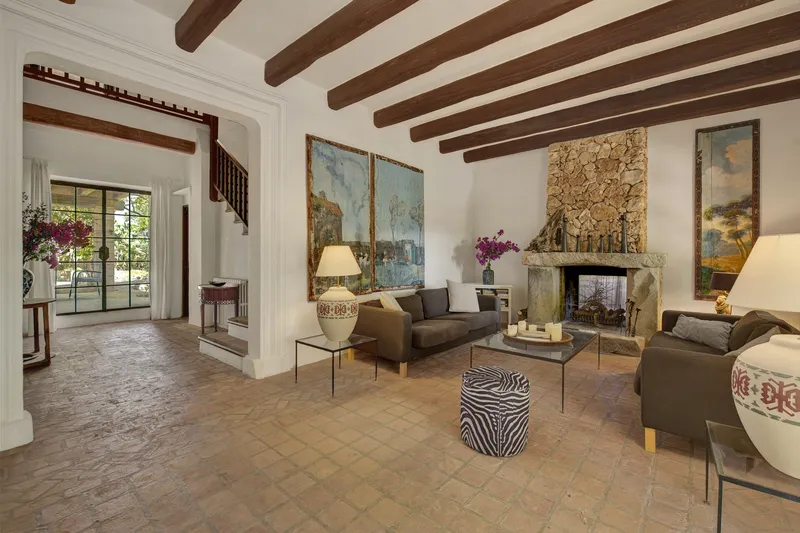 Historic stone finca with traditional character near Felanitx — photo 9