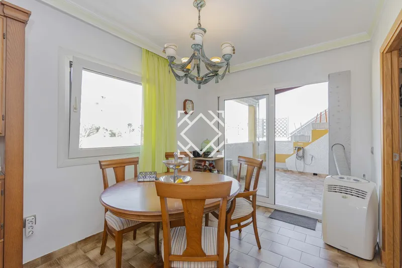 Penthouse with private roof terrace and sea views for sale in Can Picafort, Mallorca. — photo 5