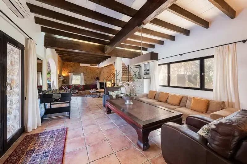 Exceptional country house for sale in Pollensa with a quiet and isolated position on a plot of about 17,000m2 with incredible — photo 11