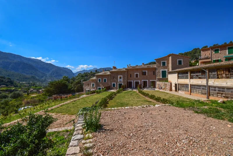 Finca in idyllic location, with stunning mountain views in Deià — photo 11