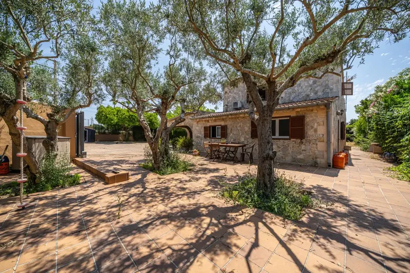 We present this exclusive rustic finca with pool and garden just minutes from Inca. — photo 6