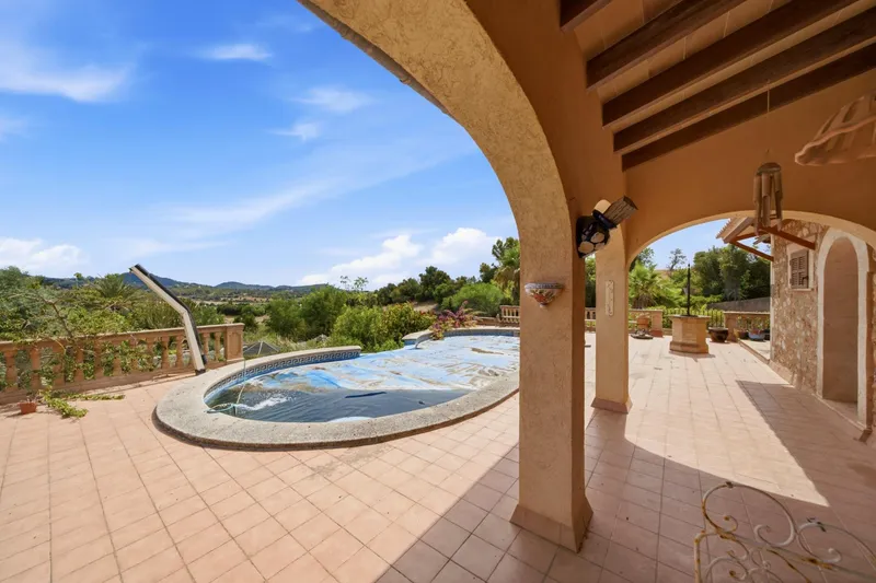 Chalet with pool — photo 6