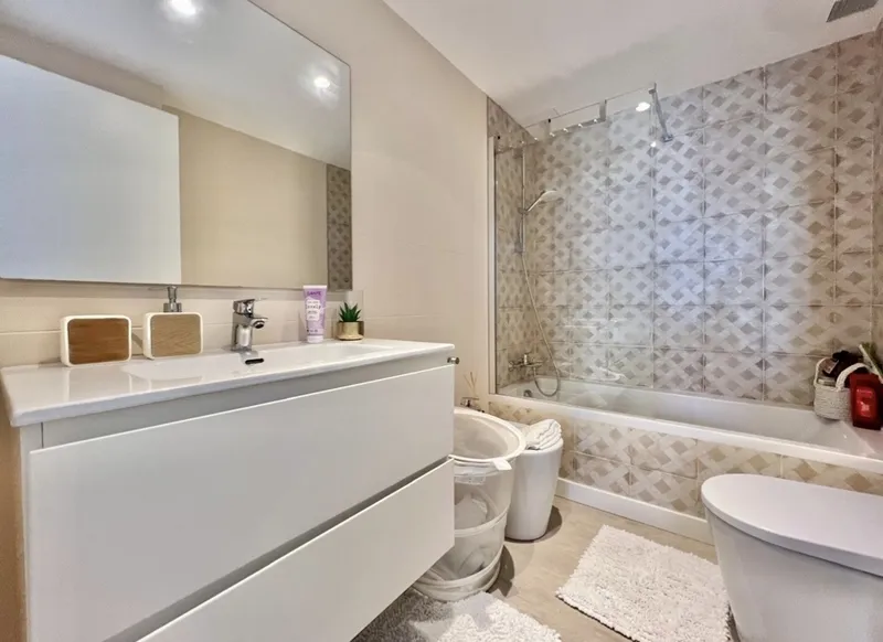 Modern 4 bedroom apartment in Palmanova - 3 minutes walk to the... — photo 12