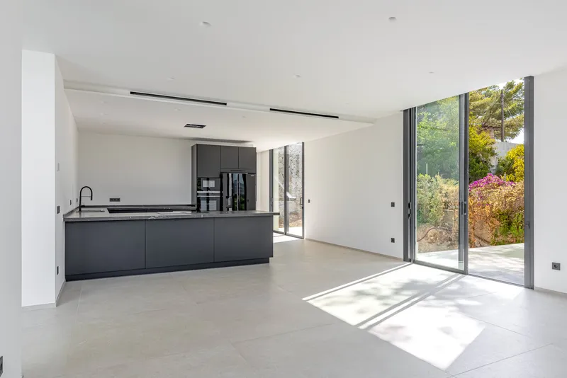 Villa in Santa Ponsa - View of the luxurious new build property — photo 7