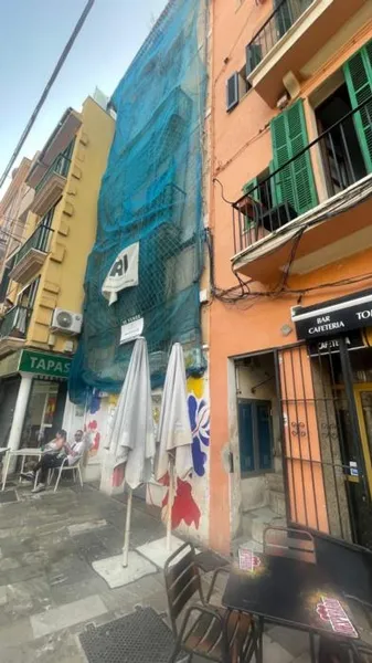Building with approved project in old town area - Carrer Ferreria — photo 1