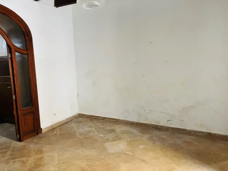 Discover this spacious townhouse of 258 m², distributed over three levels and located in a quiet residential area just minutes from — photo 4