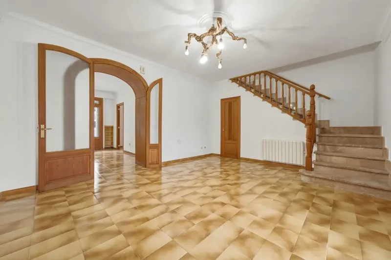 Looking for space, tranquility and a home you can adapt to your needs? This property may be what you are looking for. — photo 5