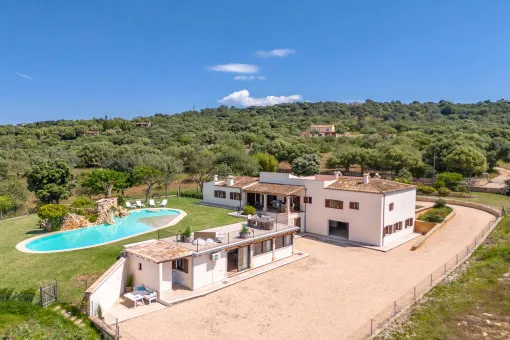 Manacor: Renovated finca with pool, guest house and garage in a perfect location near Manacor — photo 1
