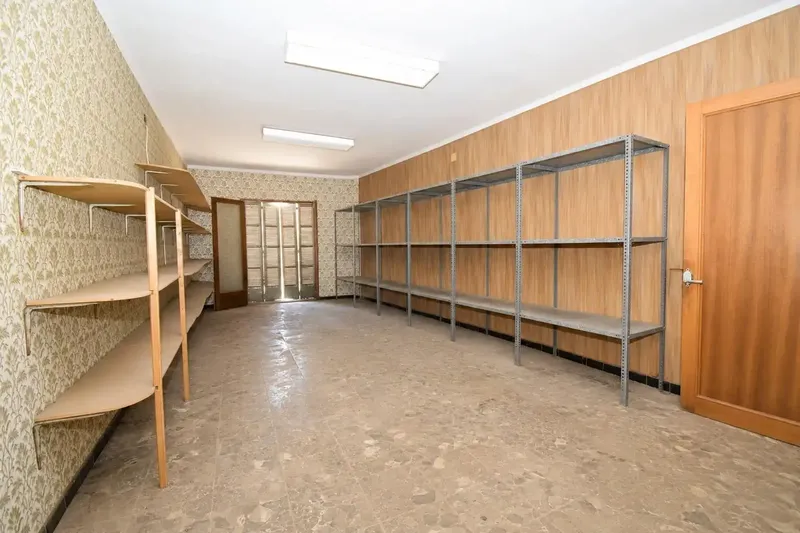 Property for renovation with commercial premises in Muro — photo 6