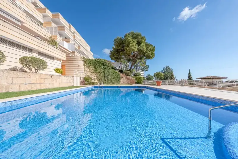 We are pleased to present this exceptional penthouse with stunning sea views, located in one of the most prestigious areas of Mallorca, Ca — photo 2