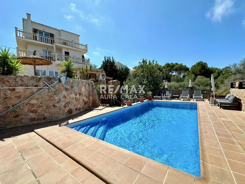 Villa with pool and holiday license in Cala Figuera — photo 1
