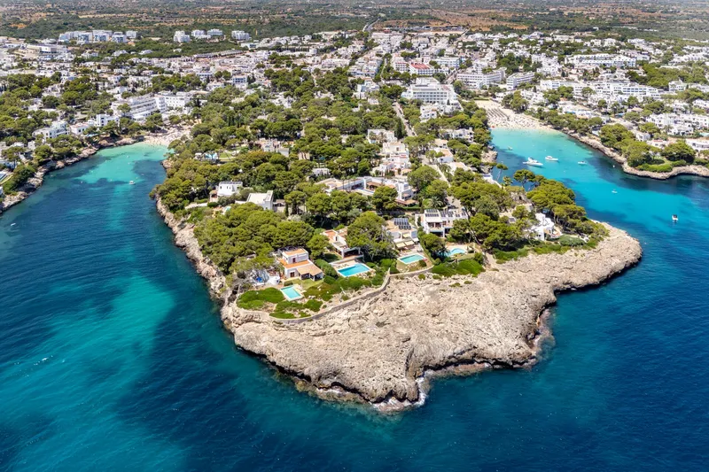Seafront villa in Cala d'Or with holiday rental licence and sea views — photo 2