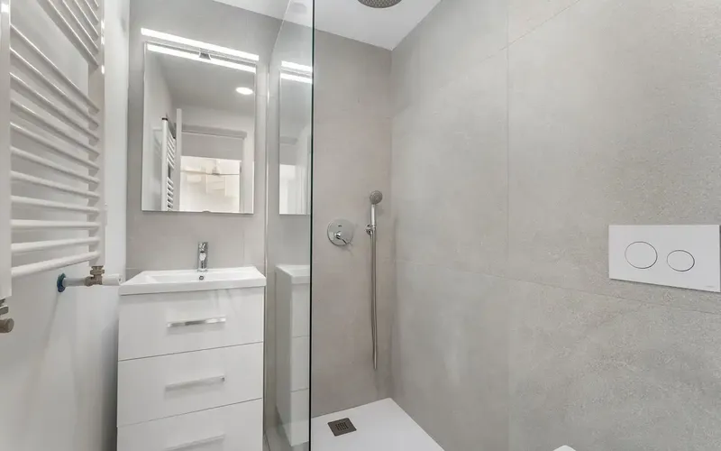 This wonderful newly built duplex with sea and mountain views is located a few steps from the beach and the marina — photo 8