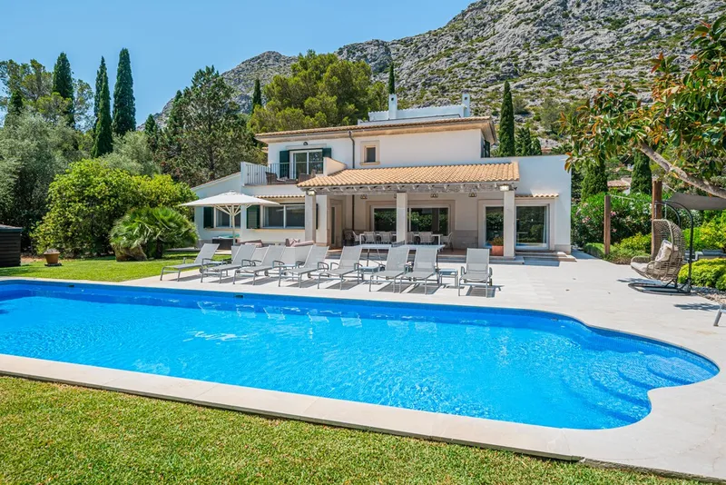 Luxury Villa with ETV Licence in a Peaceful Residential Area in Pollensa — photo 1