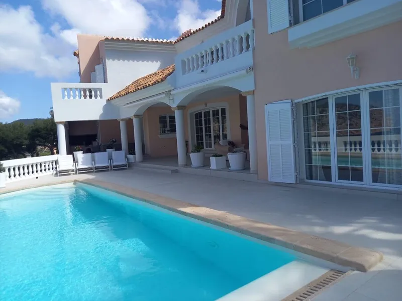 Luxury Beachfront Villa in Camp de Mar — photo 3
