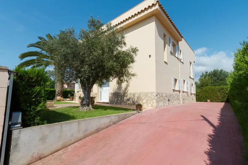 Spectacular detached chalet in Cala Millor with private pool and holiday licence — photo 2