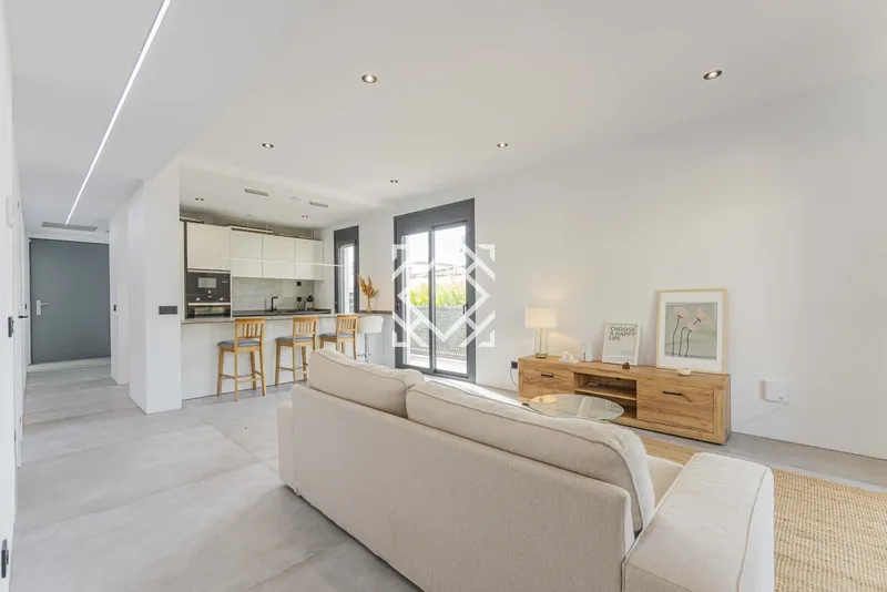 Modern villa for sale in Puerto de Alcúdia, 450 metres from the beach, with a garden, private swimming pool, sun terrace and high-quality finishes — photo 10