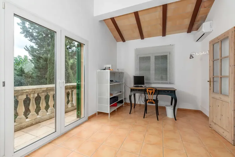 This unique finca with approx. 200 m² of living space combines traditional Mallorcan style with attractive appreciation potential — photo 5