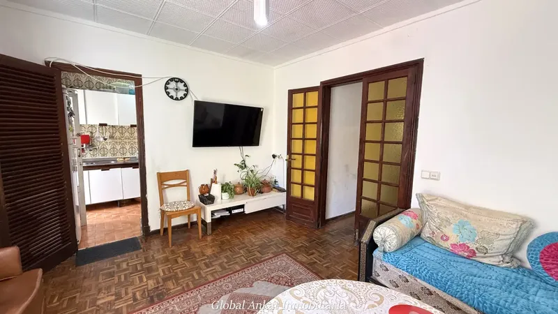 If you are looking for a versatile property, with plenty of space and the tranquility of having only one neighbor, this duplex will light your bulb. — photo 6