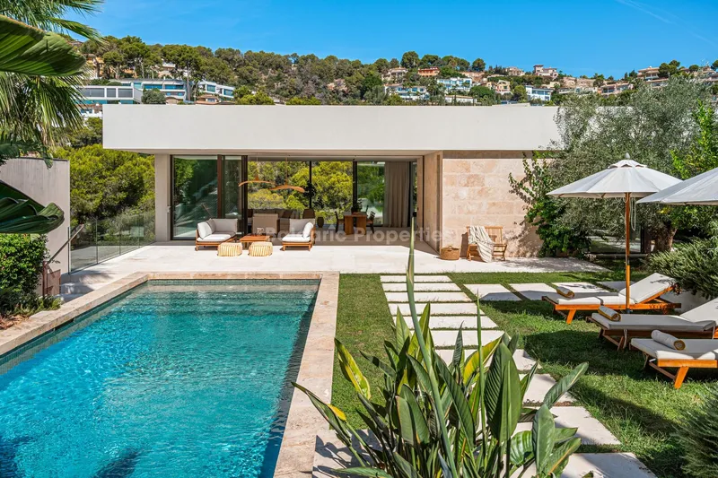 Luxury villa with guest apartment for sale in Portals Nous, Mallorca — photo 1