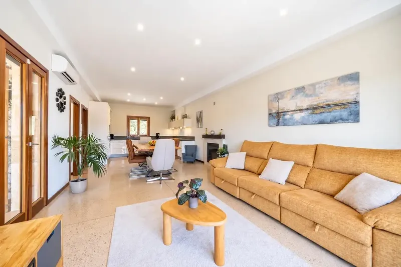 Finca rústica unifamiliar aislada en Sant Llorenç des Cardassar, situada sobre una parcela de 8.878 m², con 331m² construidos, 21 m² de porc — photo 11