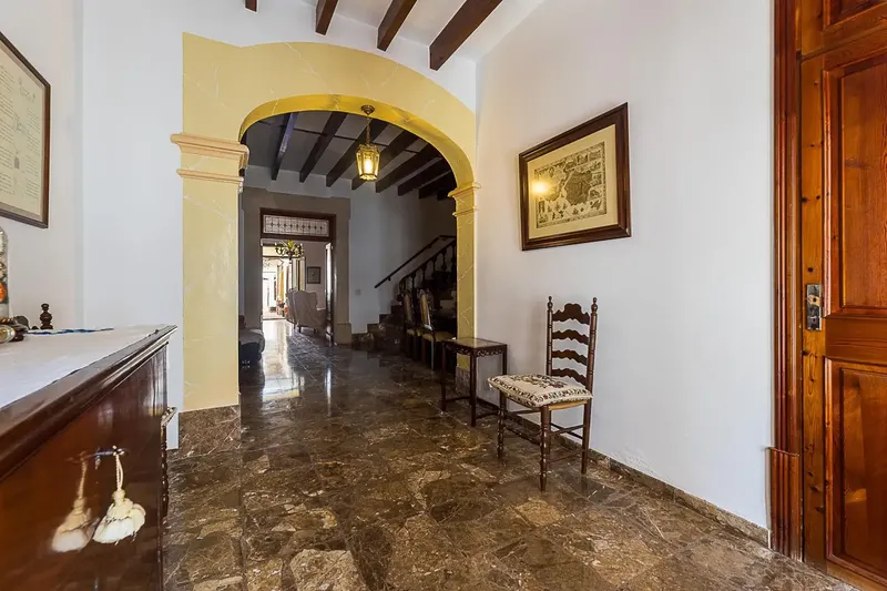 Descubre esta impresionante casa situada en el corazón de Llucmajor, ideal para aquellos que buscan un hogar amplio, con carácter y un gran  — photo 8