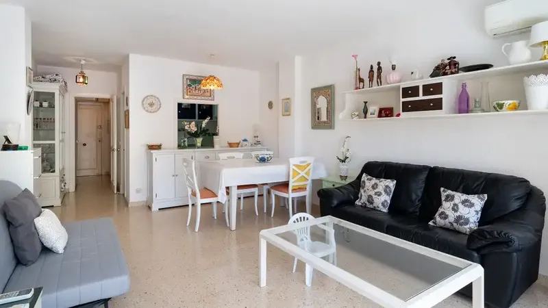 Excelente oportunidad de inversión en la zona de San Agustín, un apartamento a reformar ubicado en la parte elevada de la zona, dentro de un — photo 4