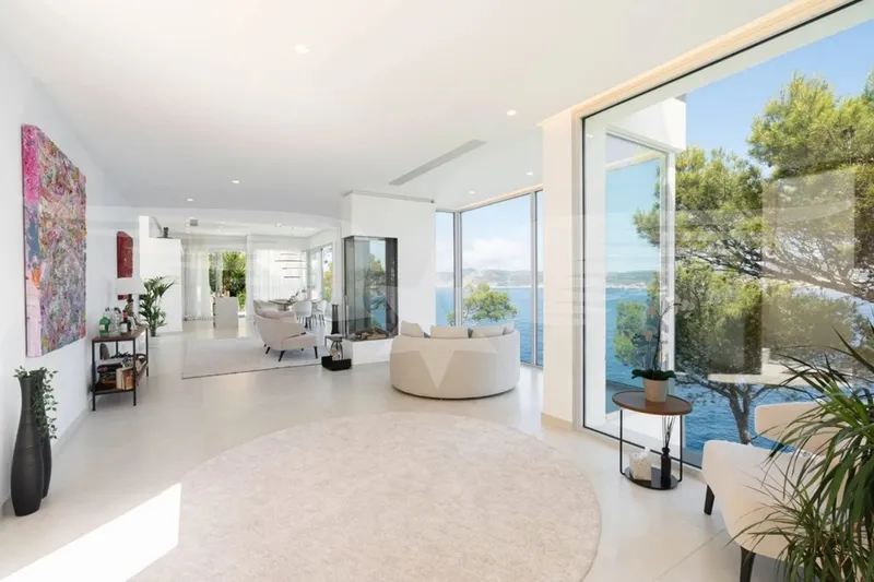 Santa Ponca: Frontline Villa with Direct Ocean Access — photo 3