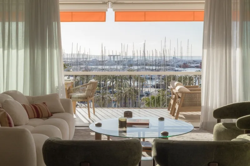 Luxury Seafront Apartment with Panoramic Views for Sale in Palma de Mallorca — photo 1