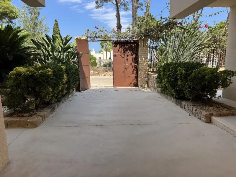 Beautifully renovated villa with private pool and garage for sale in Bonaire Mallorca — photo 1