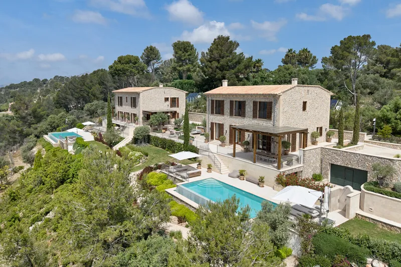 Unique villas with dream views in finca style in Son Font — photo 1