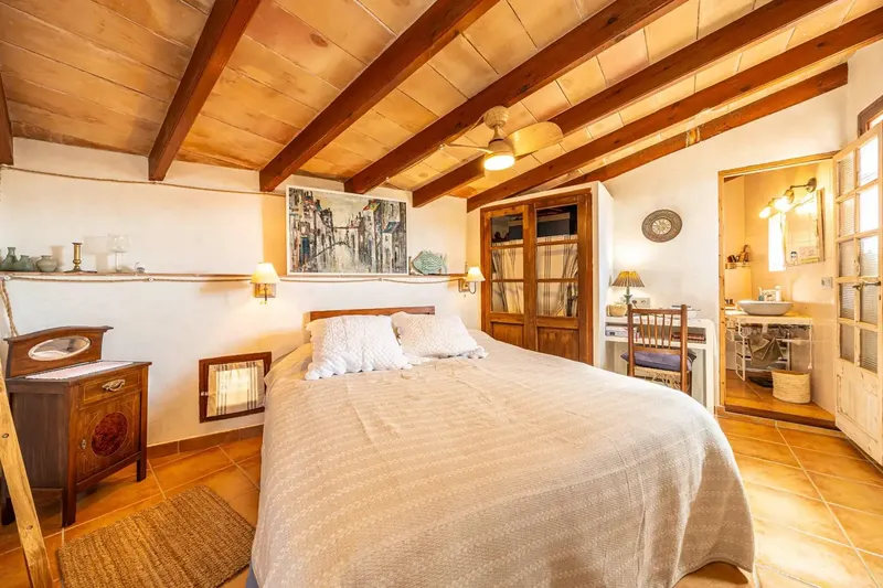 Gestpropiedad presents in Mallorca this house in Capdepera, a real estate opportunity located a few meters from the castle. The property — photo 12