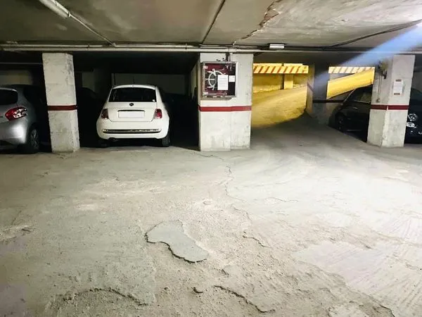 Garage on Calle de Ramon Berenguer III, Bons Aires — photo 1