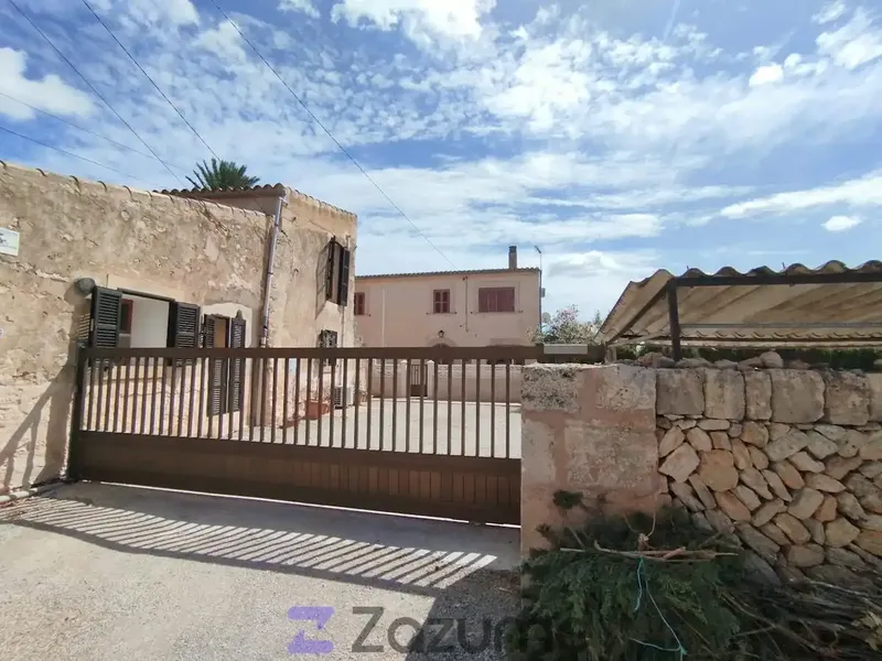 Zazume brings you this spectacular detached exterior house with private garden, terrace, sea views and air conditioning in Ses Salines — photo 2