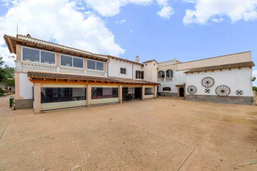 Lloret de Vistalegre, Majorcan finca with various residential and commercial uses in Lloret de Vistalegre — photo 2