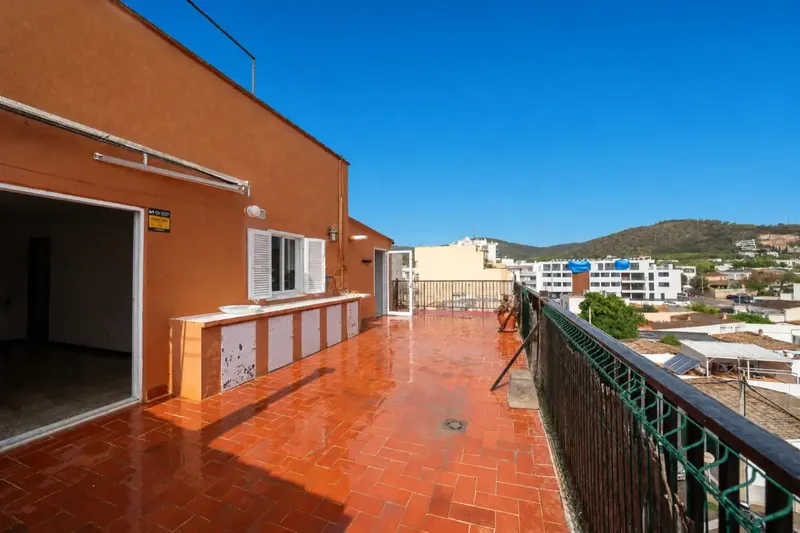 Penthouse with Private Terrace of 81 m² in La Vileta — photo 3