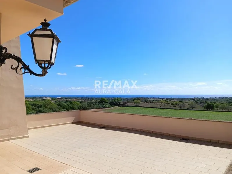 Detached Villa — photo 1