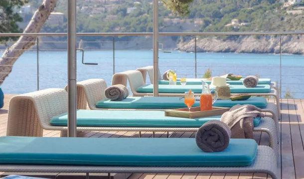 Seafront villa with private sea access in Camp de Mar — photo 8
