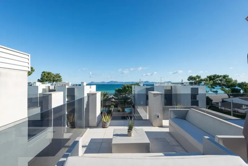 Nicolas Real Estate, su especialista en fincas y villas en Mallorca y Pisos exepcionales ! En el precioso Puerto de Alcudia le ofrecemos est — photo 5