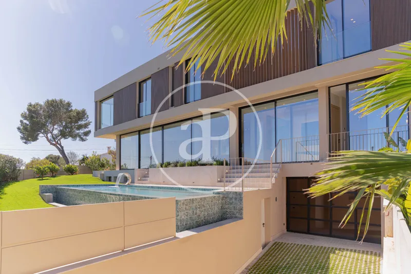 Sea-view villa for sale in Costa d’en Blanes — photo 1