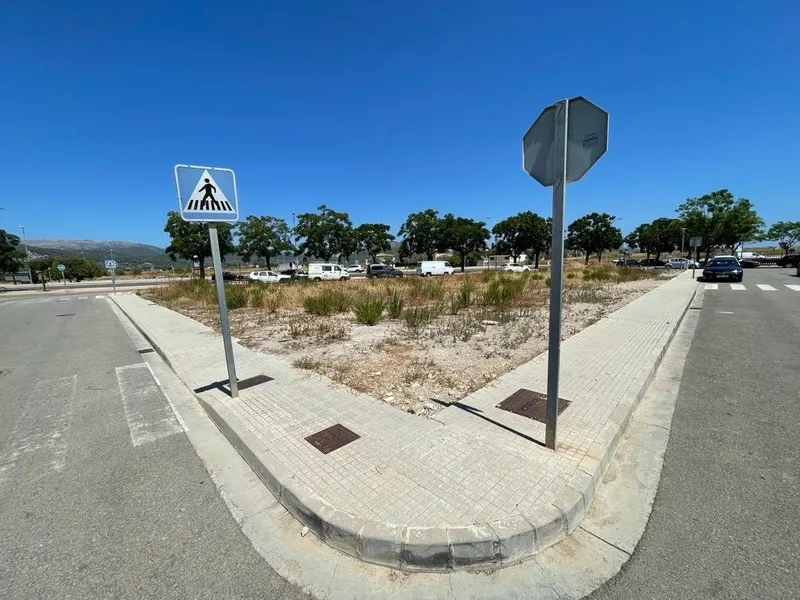 Urban plot for commercial use in Sa Pobla — photo 1