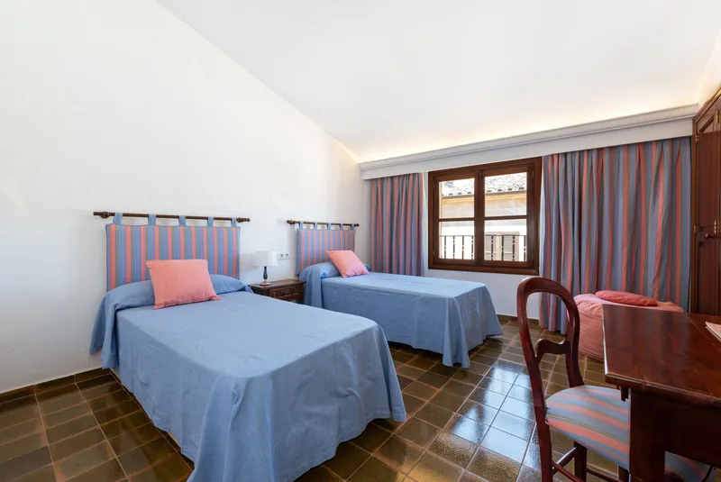Magnificent village town house with patio and large garage located in the heart of Pollença, the old town — photo 11