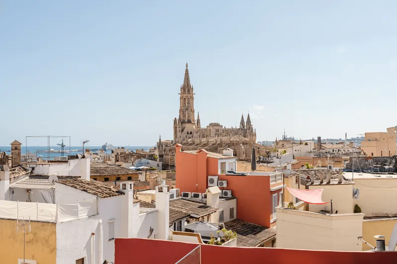 Renovated townhouse with terrace in Palma de Mallorca old town — photo 3