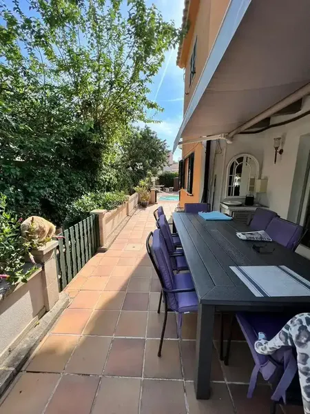Excelente chalet en magnífica zona de Son Caliu, un gran Jardin y cuenta con una planta baja muy cómoda con dormirorios y sala de estar, ent — photo 12