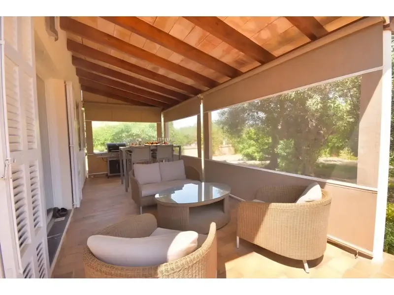 Chalet totalmente reformado, con 225 m² construidos y una parcela de 746 m² con piscina, jardín mediterráneo y varias zonas exteriores. Una  — photo 5