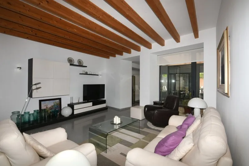 Central renovated 3-story town house in Llucmajor — photo 6
