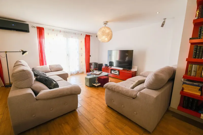 Reformed penthouse with lift and 110 m² terrace, 100 m from the sea (S'Arenal) — photo 3